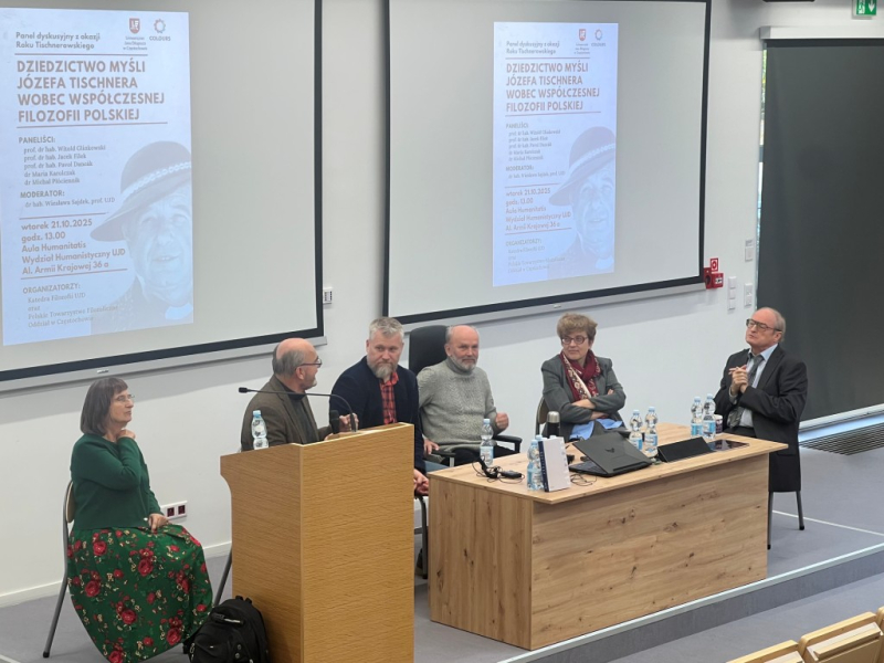 Na zdjęciu uczestnicy panelu (od lewej): dr hab. Wiesława Sajdek, prof. UJD, prof. Pavol Dancak, dr Michał Płóciennik, prof. Jacek Filek, dr Maria Karolczak, prof. Witold Glinkowski